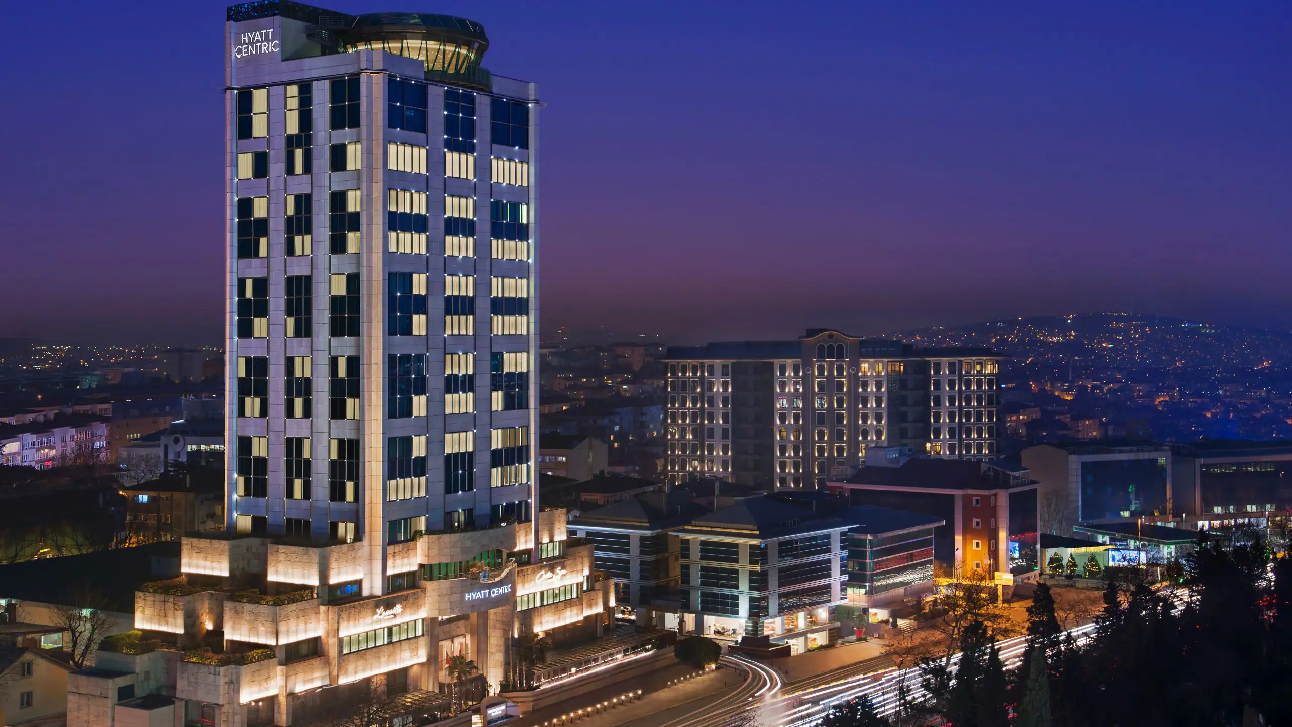 Hyatt-Centric-Levent-Istanbul-P095-Exterior.16×9